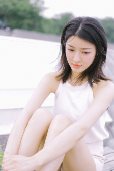 班长撕开乳罩揉我胸好爽